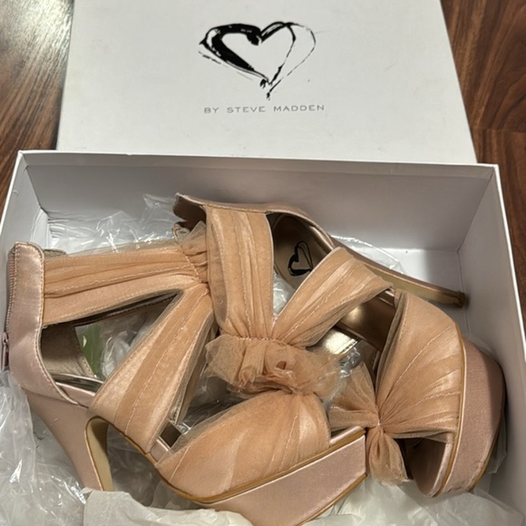 Steve Madden Fifi Pink Fabric Heels - Picture 1 of 1